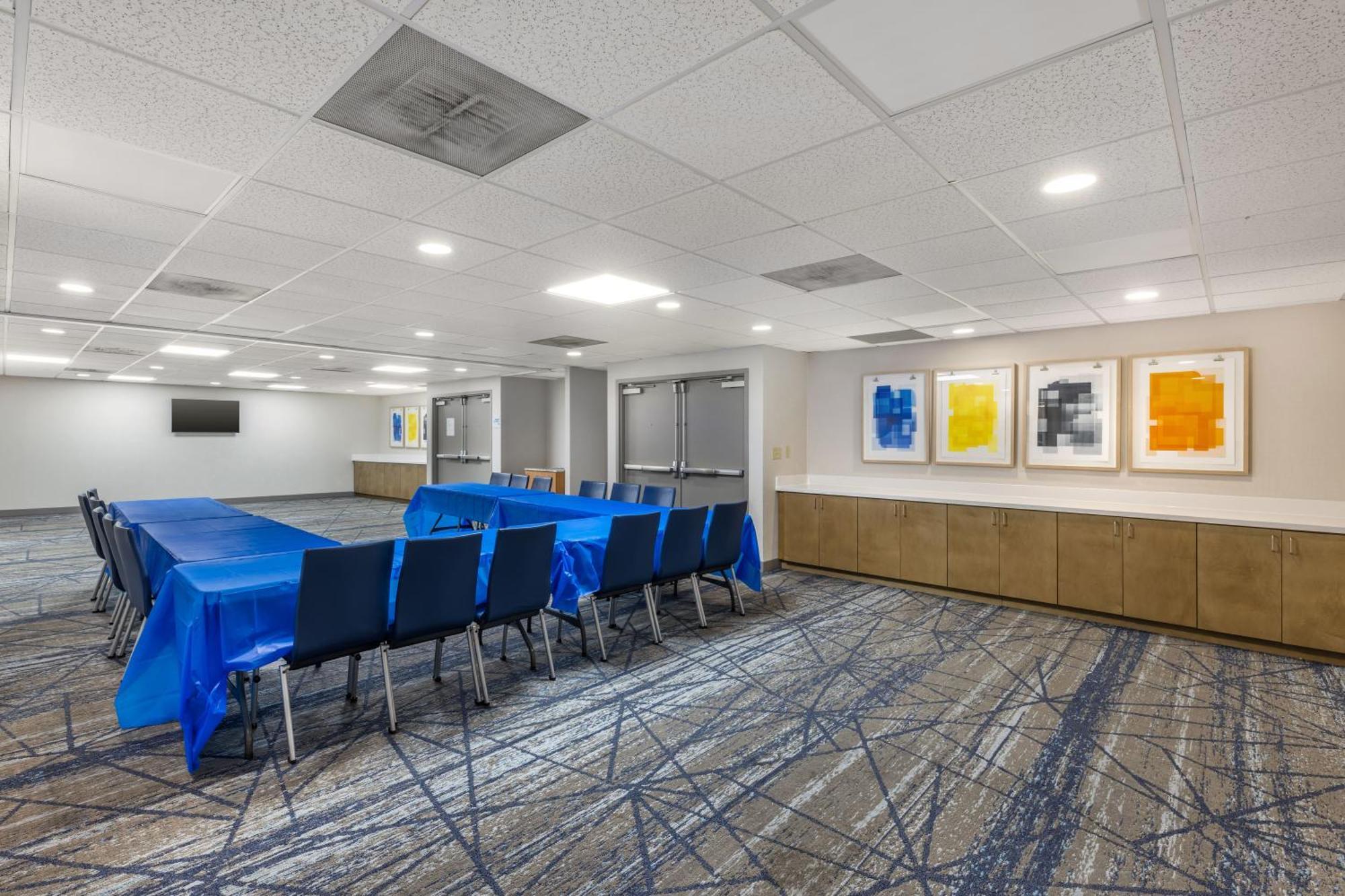 Holiday Inn Express Crestwood By Ihg Экстерьер фото