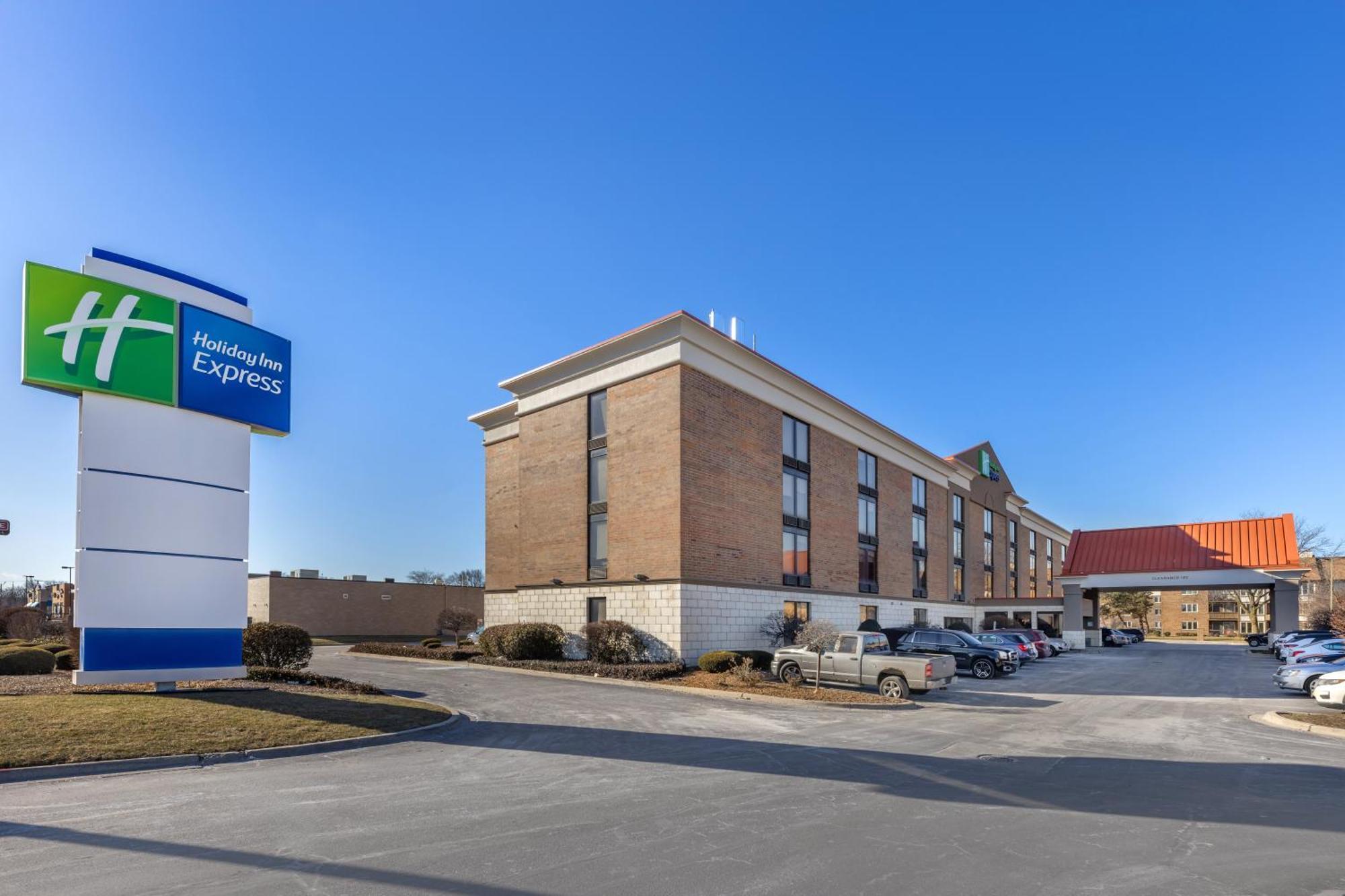 Holiday Inn Express Crestwood By Ihg Экстерьер фото