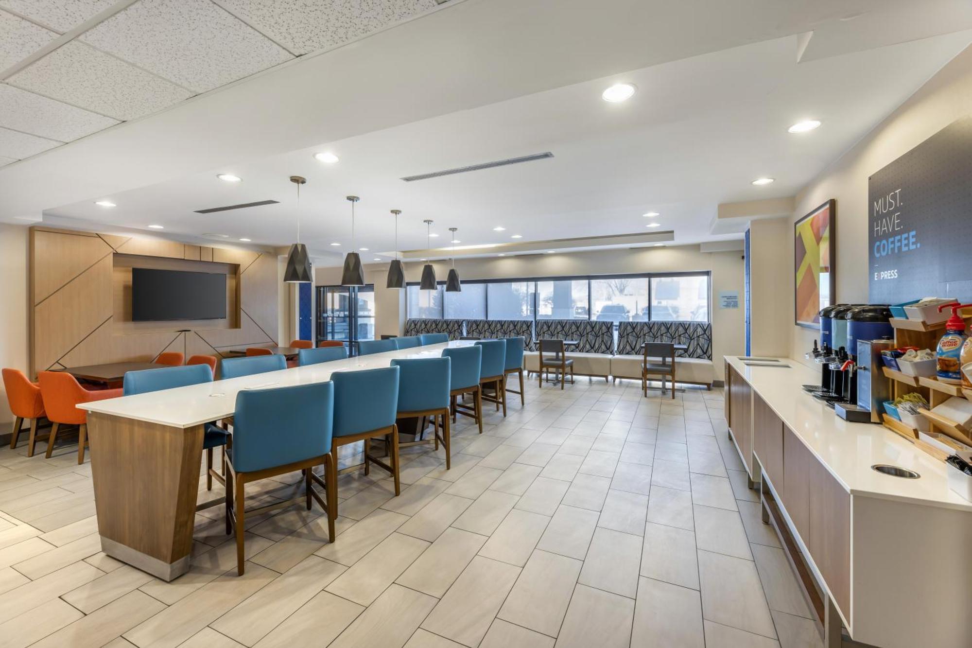 Holiday Inn Express Crestwood By Ihg Экстерьер фото