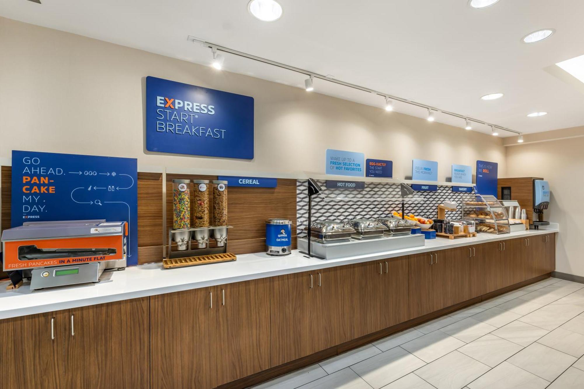 Holiday Inn Express Crestwood By Ihg Экстерьер фото