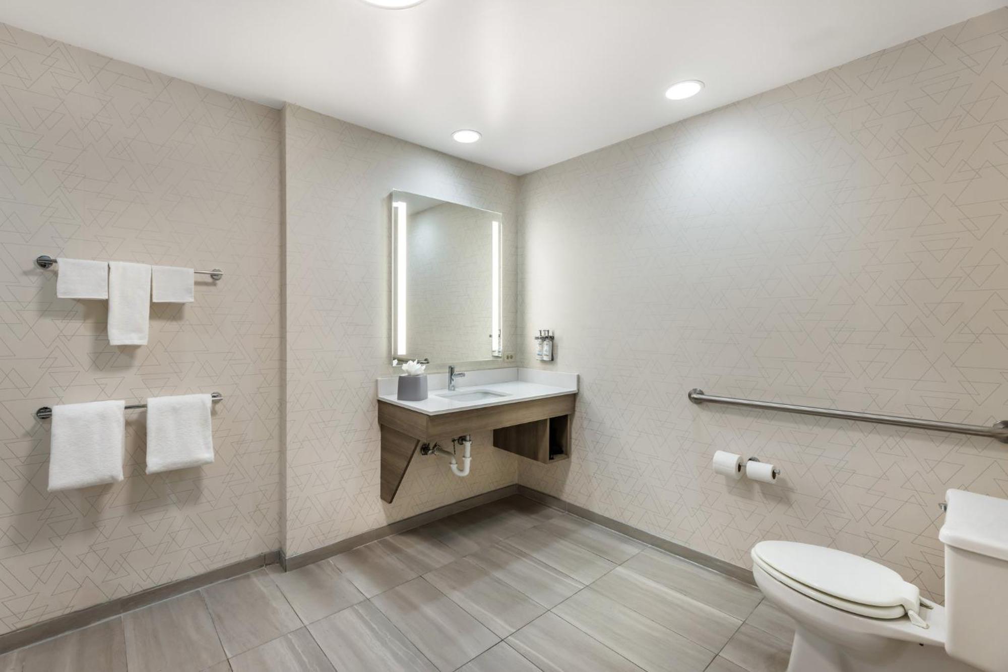Holiday Inn Express Crestwood By Ihg Экстерьер фото