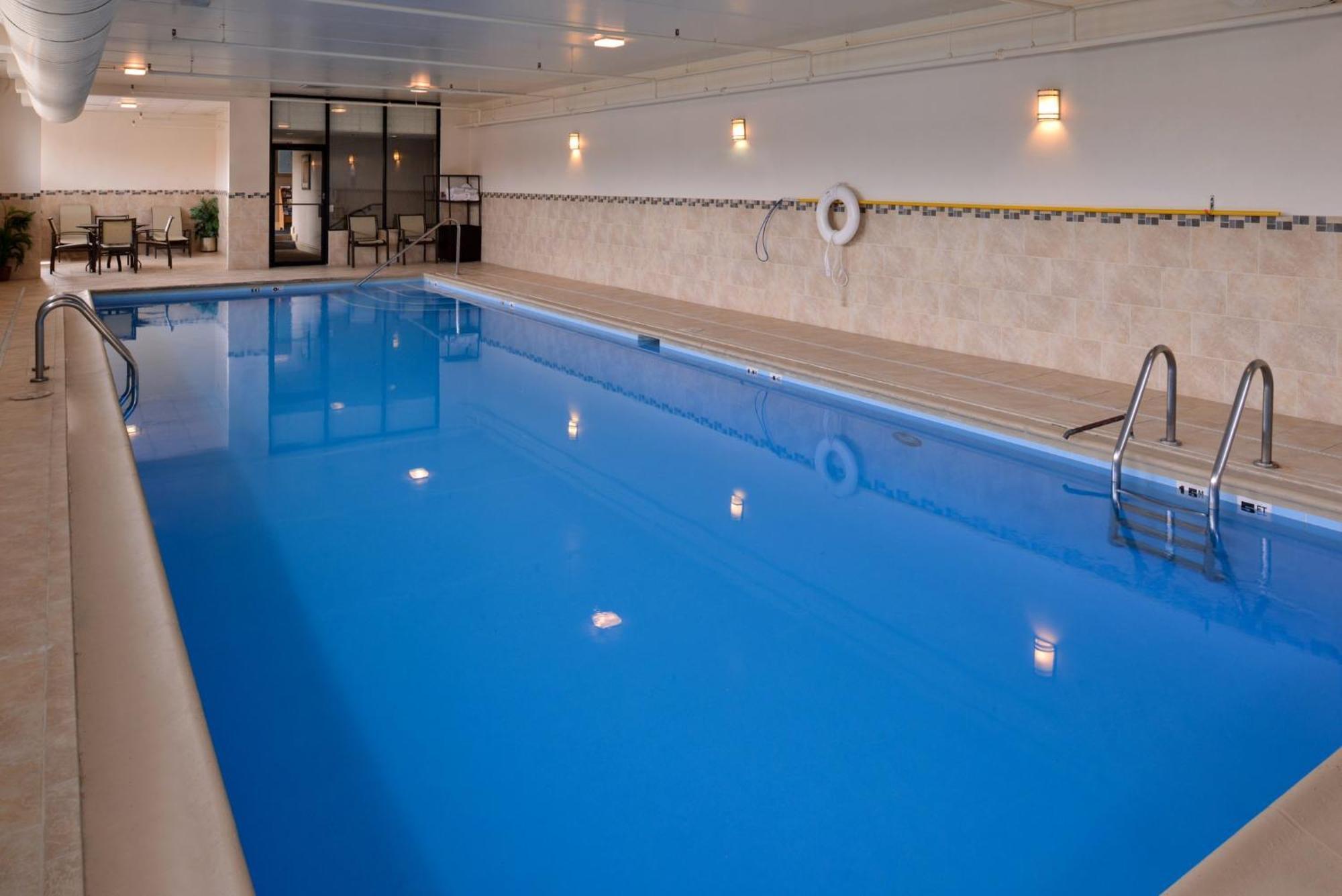 Holiday Inn Express Crestwood By Ihg Экстерьер фото