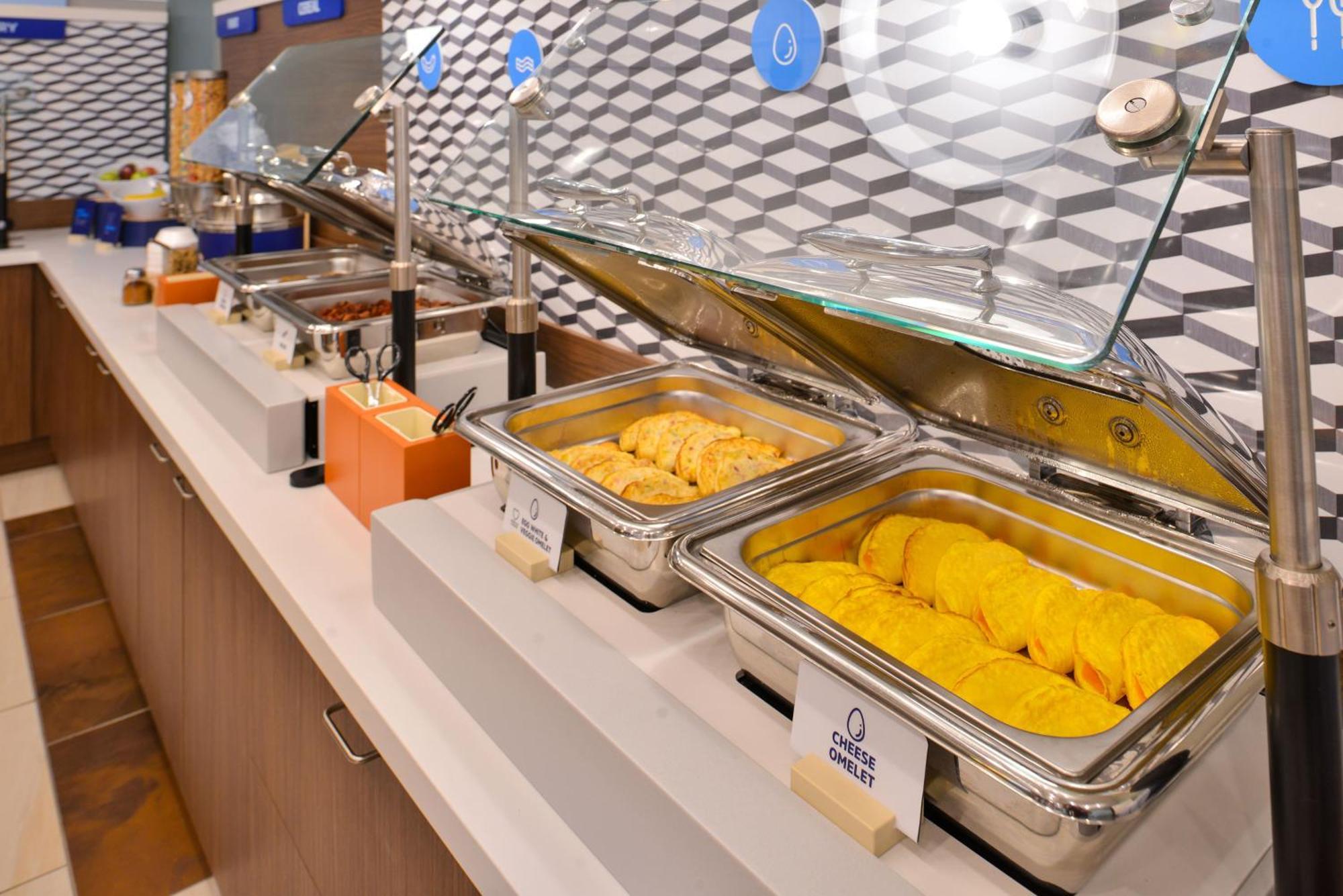 Holiday Inn Express Crestwood By Ihg Экстерьер фото