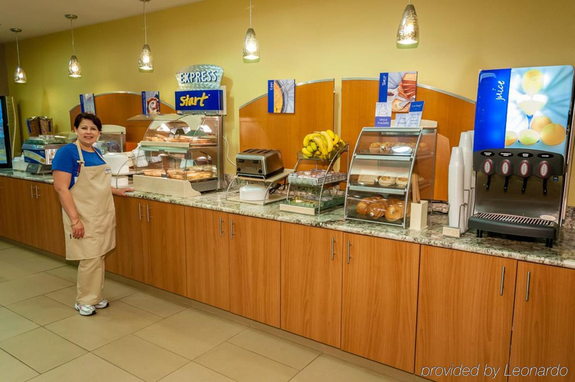 Holiday Inn Express Crestwood By Ihg Экстерьер фото